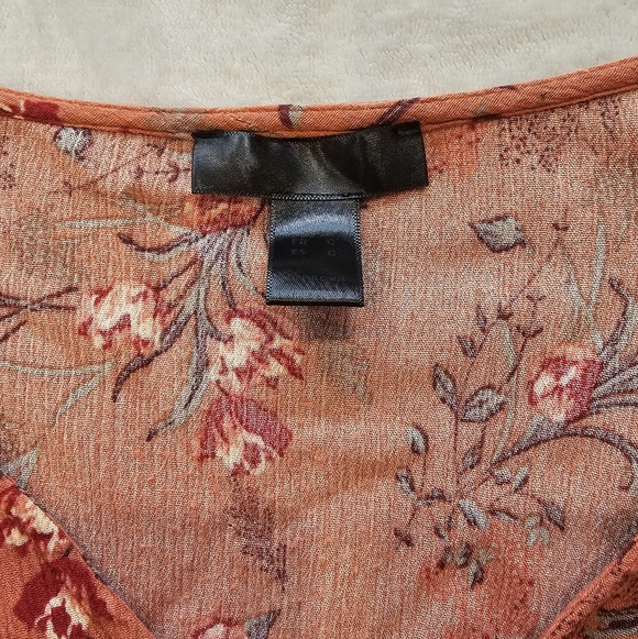 💥4 for $25💥 Floral Rust Button-Up Women's Top - Picture 3 of 5